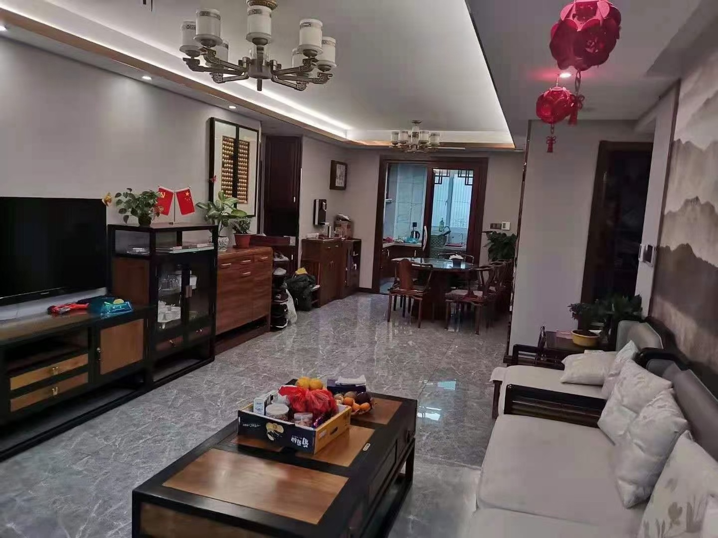 吾悦华府:中层前排,140平,4室2厅2卫1储物间,豪华精装修,八匹进